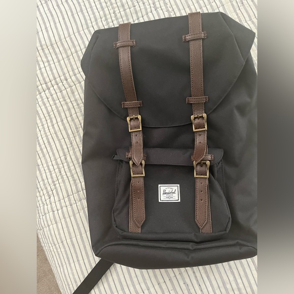 Backpack - Picture 2 of 7